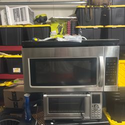 Stove And Microwave 