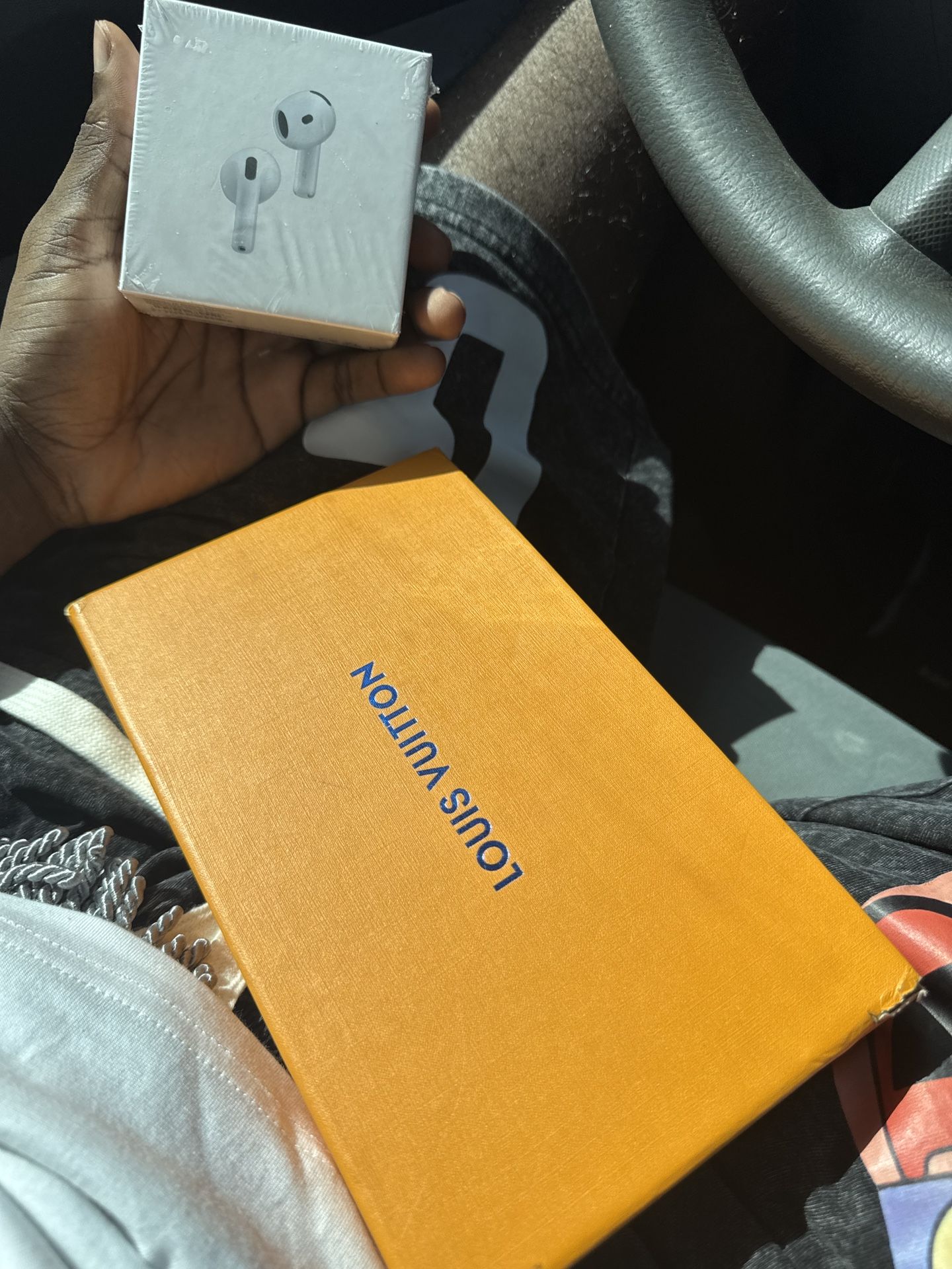 Louis Vuitton Bag w/ Box – Brand New – Ships Fast