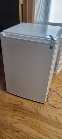 Upright deep freezer