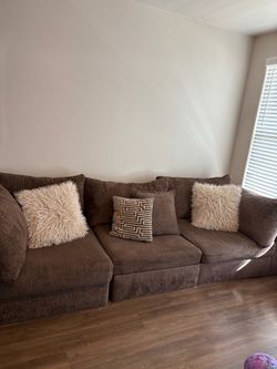 Large Brown L-Shaped Sectional Sofa – Cozy & Spacious