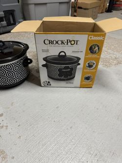 Crock-Pot 4.5 Quart Round Portable Slow Cooker and Food Warmer, Black & White Pattern