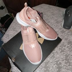 Puma Ladies Athletic Shoes Size 7