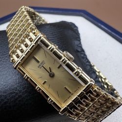 Seiko Ladies Quartz Gold Tone Watch 2E20-1340 R. Champagne Dial. Slim Case .