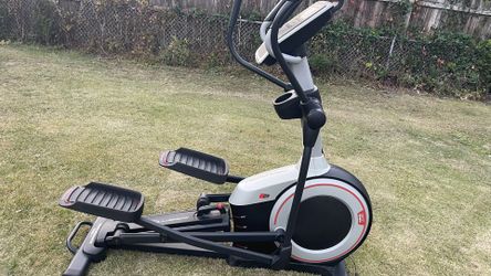 Like new-The ProForm Endurance 520 E Elliptical.