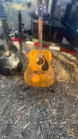 2 guitars used