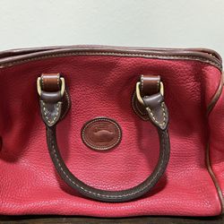 Dooney And Bourke  Real Leather Red Purse 👛  Great Condition 