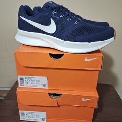 Nike Mens Size 10.5, 12