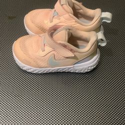 Nike Revolution Shoes 