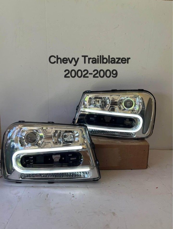 Chevy Trailblazer 2002-2009 Headlights