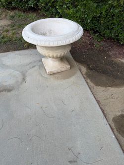 Vintage Concrete Classical Garden Urn Planter set of 2