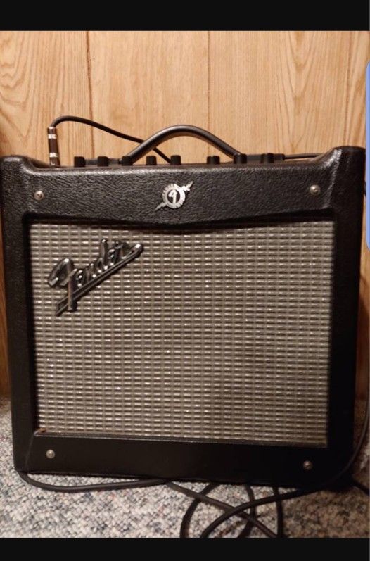 Fender Mustang I V.2 20-Watt 1x8" Modeling Guitar Combo -