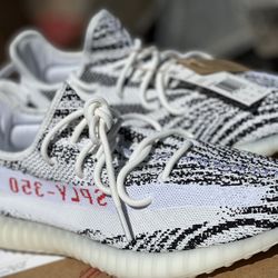 Yeezy 350 Zebra