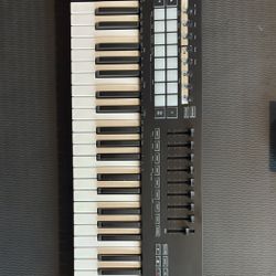 Novation Launchkey 61 MIDI Keyboard 