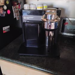 Keurig Drink Machine, takes C02 And Makes Mixed Alcohol Drinks Never Really Used.