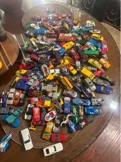 Huge lot of 130 matchbox , hot wheel cars
