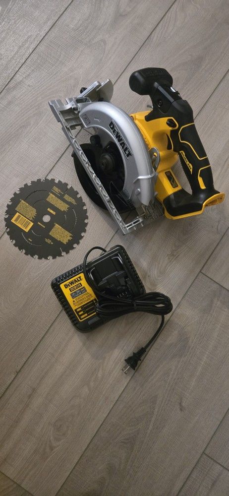 DWALT 6 1/2 CIRCULAR SAW