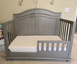 $200 OBO Great condition 4in1 Simmons/Delta Children Cribset (grey)