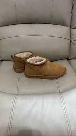 Ugg classic women’s ultra mini boots size 7.5
