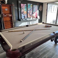 Pool ball table
