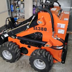 23 HP Mini Skid Steer 