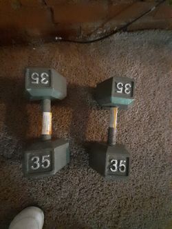 35 lbs brand new dumbells