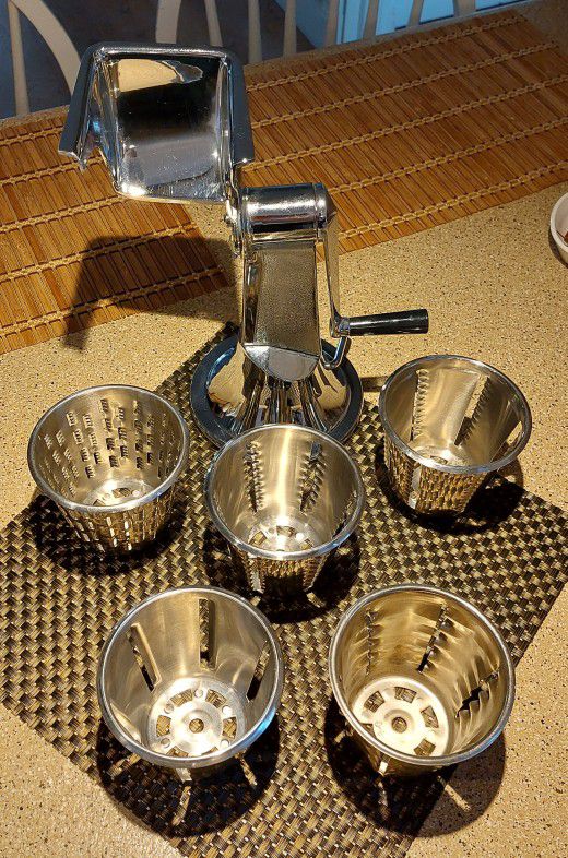 BHG Food Processor 10 Cup Silver cuisinart chopper grater slicer 10-cup  large for Sale in Cuyahoga Falls, OH - OfferUp