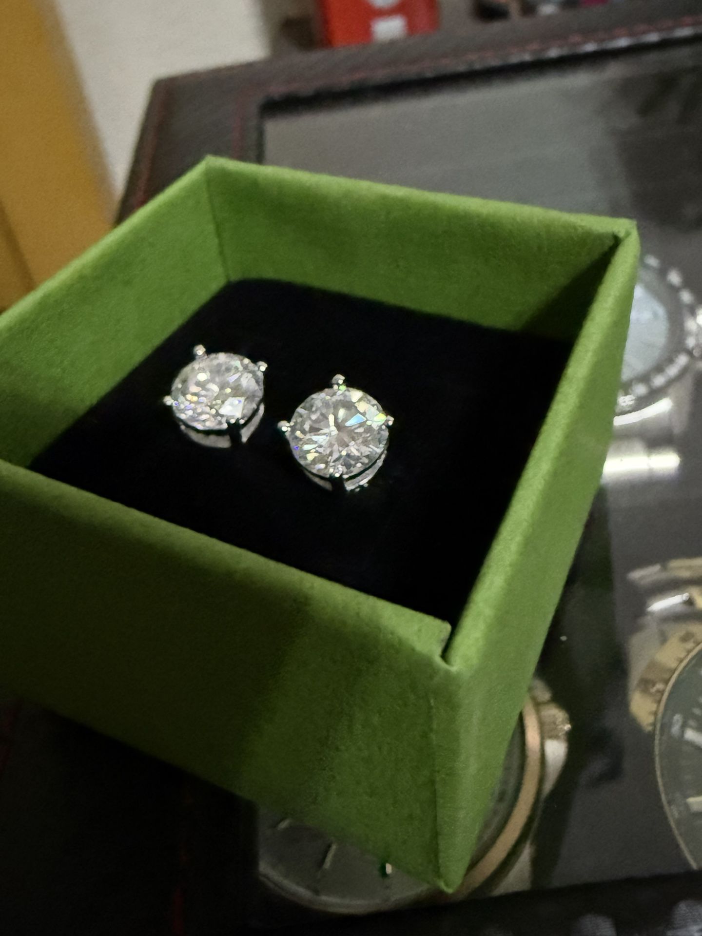 2carats Moissanite Round Earring 8mm in 925 sterling silver