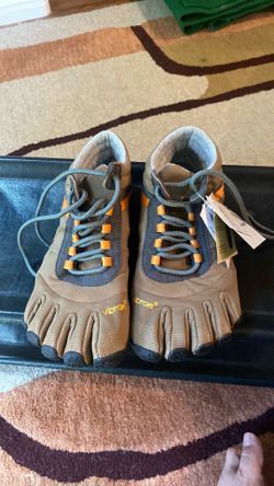 Brand new khaki and brown five fingers vibram shoes sz 41 (8us m)