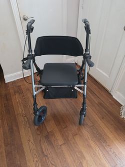 Rolling walker/wheel chair