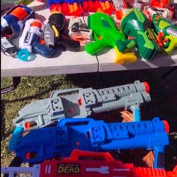 Bonche De Nerf Guns And Assorted 