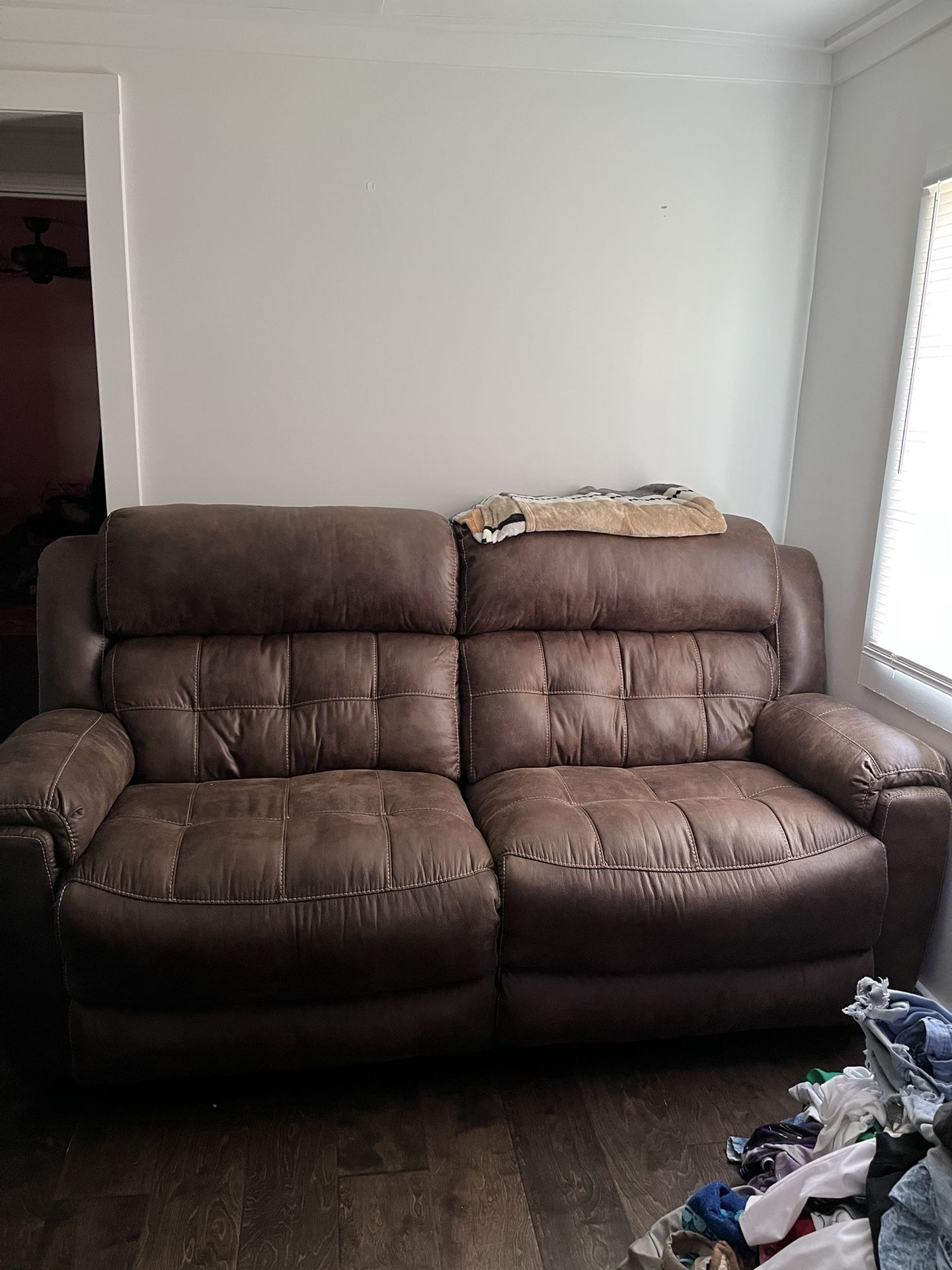Love Seat, With Both Ends Of Recliners