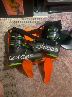Lange ski boots size 295 366cm