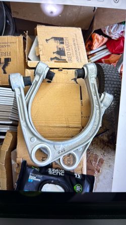 Brand new never used OEM Ford front upper control, arms left, and right pair