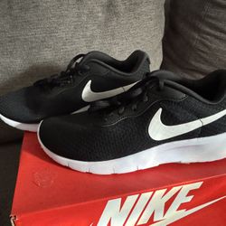 Gender Neutral Nike Shoes 