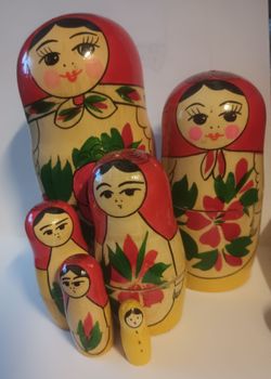 Vintage wooden 6 piece Russian nesting dolls