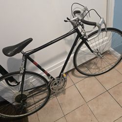 Vintage Road Bike – Steel Frame, Rides Smooth