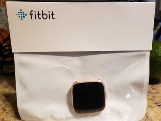 FITBIT VERSA ROSE GOLD BRANDNEW PEBBLE ONLY