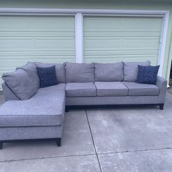 FREE DELIVERY BEAUTIFUL SECTIONAL COUCH
