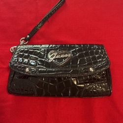 Wristlet Guess. 
