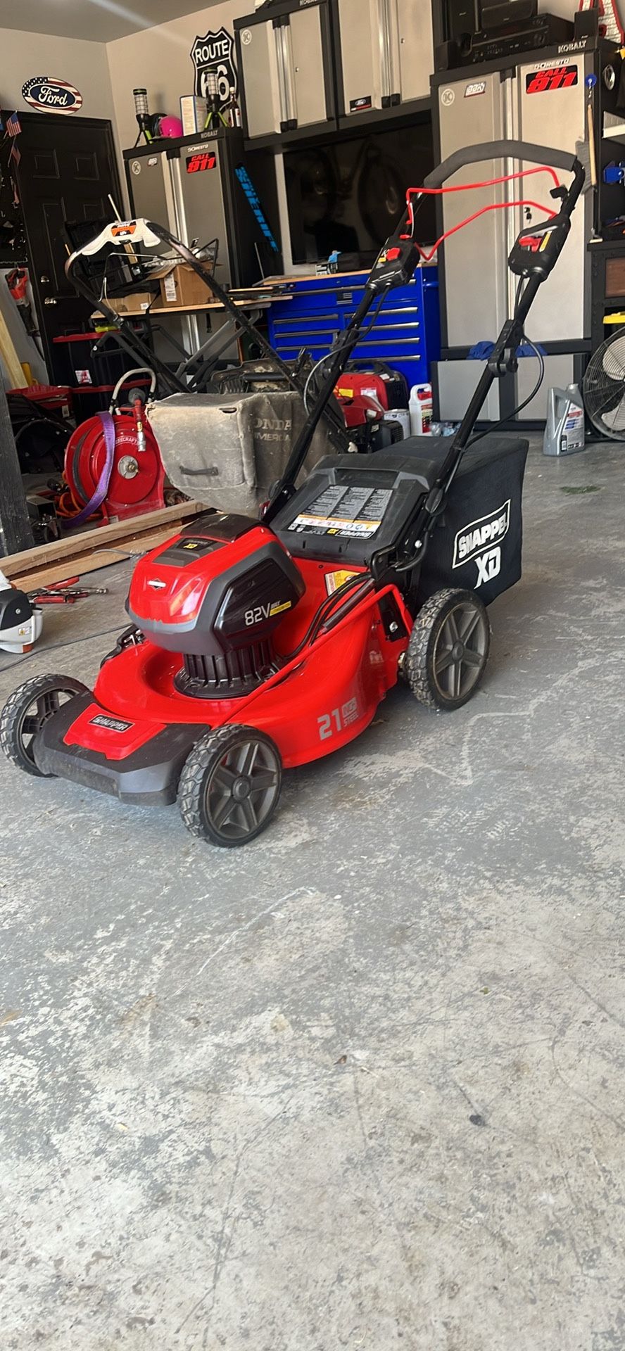 21” Briggs & Stratton Snapper Moving Lawnmower