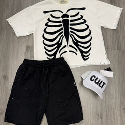 T SHIRT HAT AND JEANS 120$ Everything TODO 120$ 