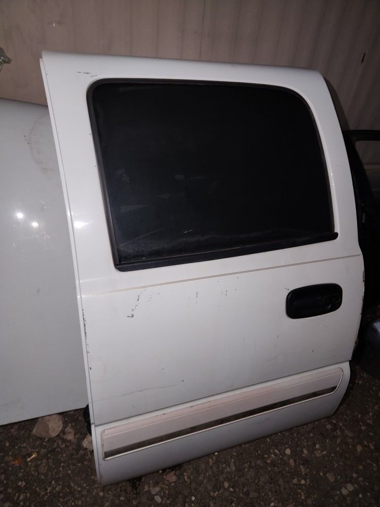 2001- 2007 Chevy Silverado 1500 Crew Cab Rear Left Side Door