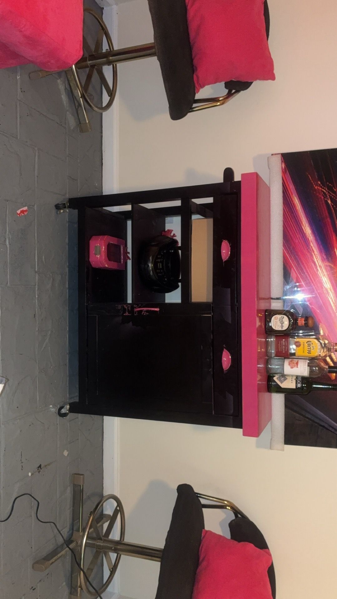 Wine stand with Wheels Hoy Pink & Black
