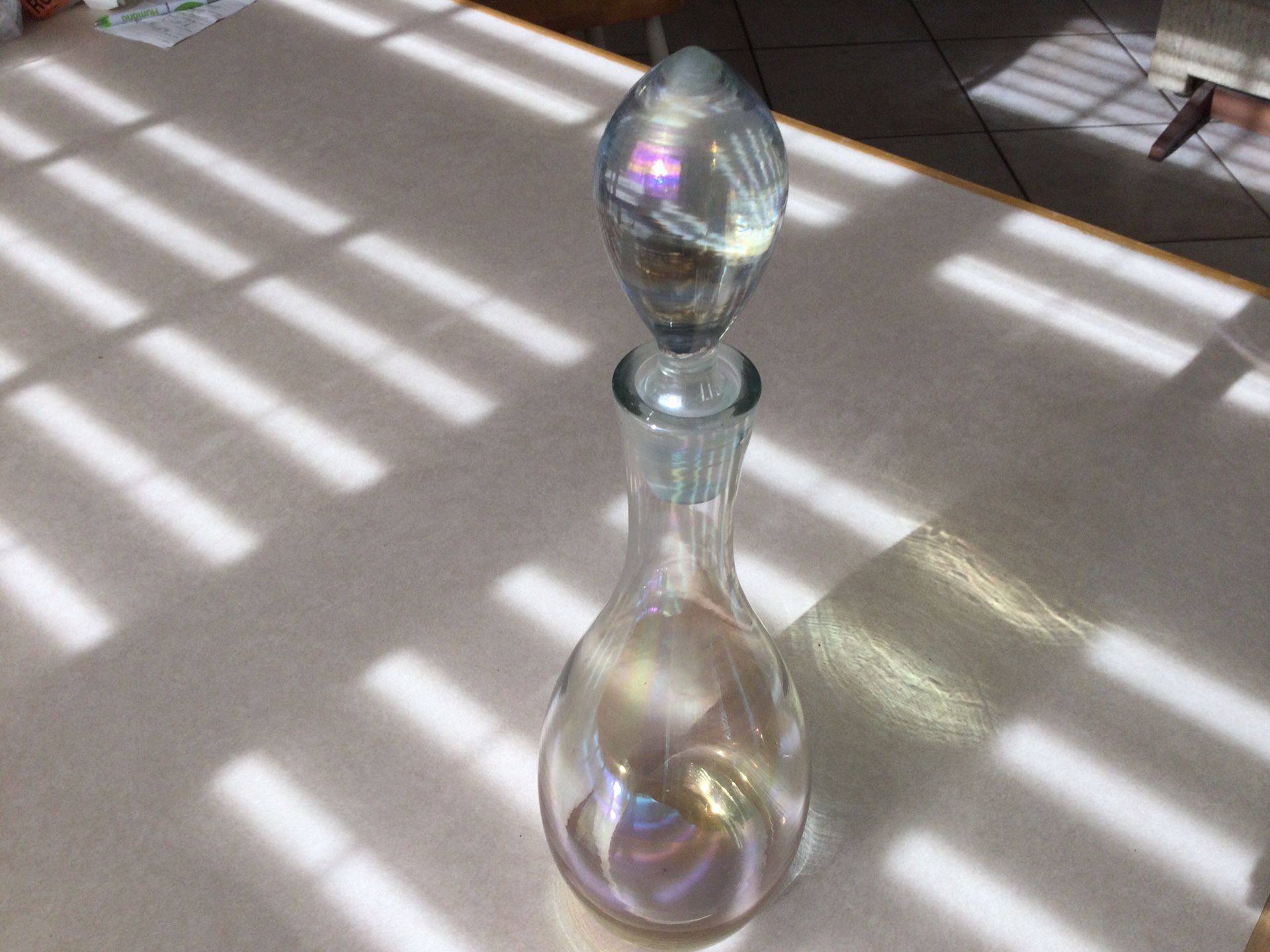 VINTAGE TOSCANY HAND BLOWN IRIDESCENT GLASS DECANTER WITH STOPPER