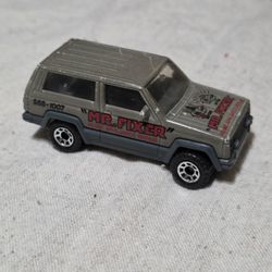 Vintage 1986 Matchbox Jeep Cherokee Mr. Fixer Home Appliance Repair Truck XJ