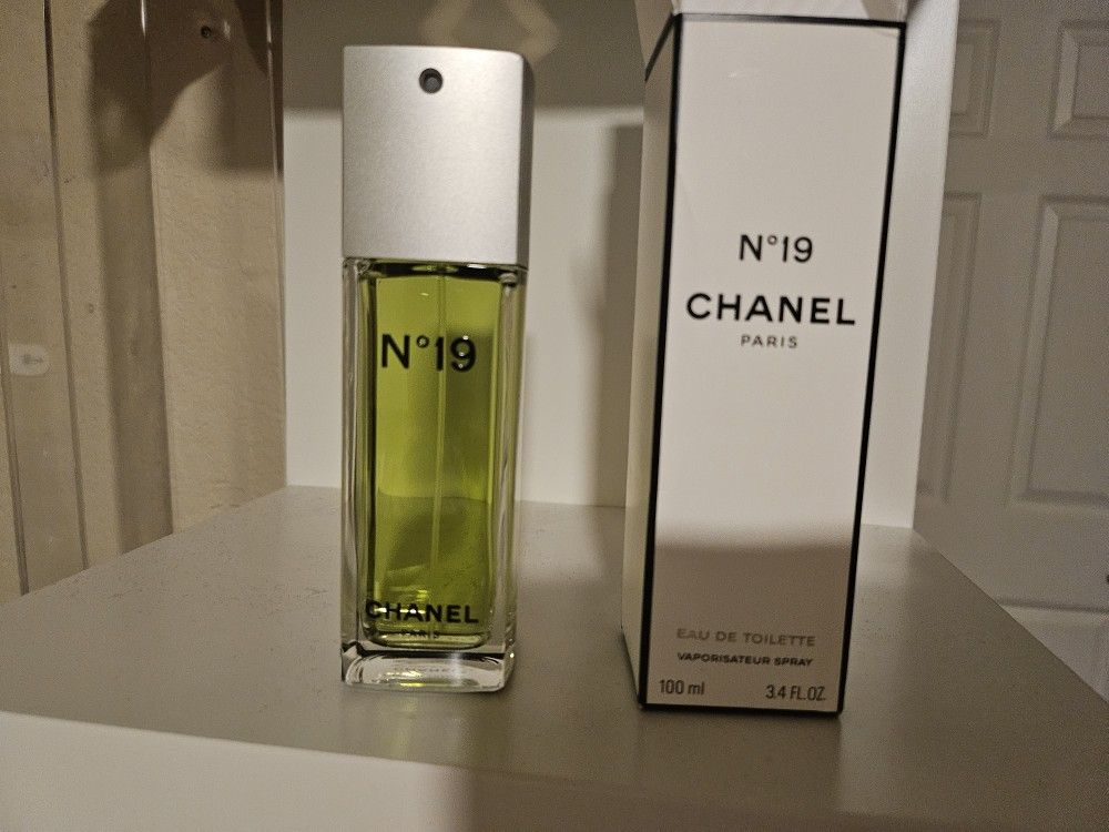 Chanel N⁰19 Perfume 