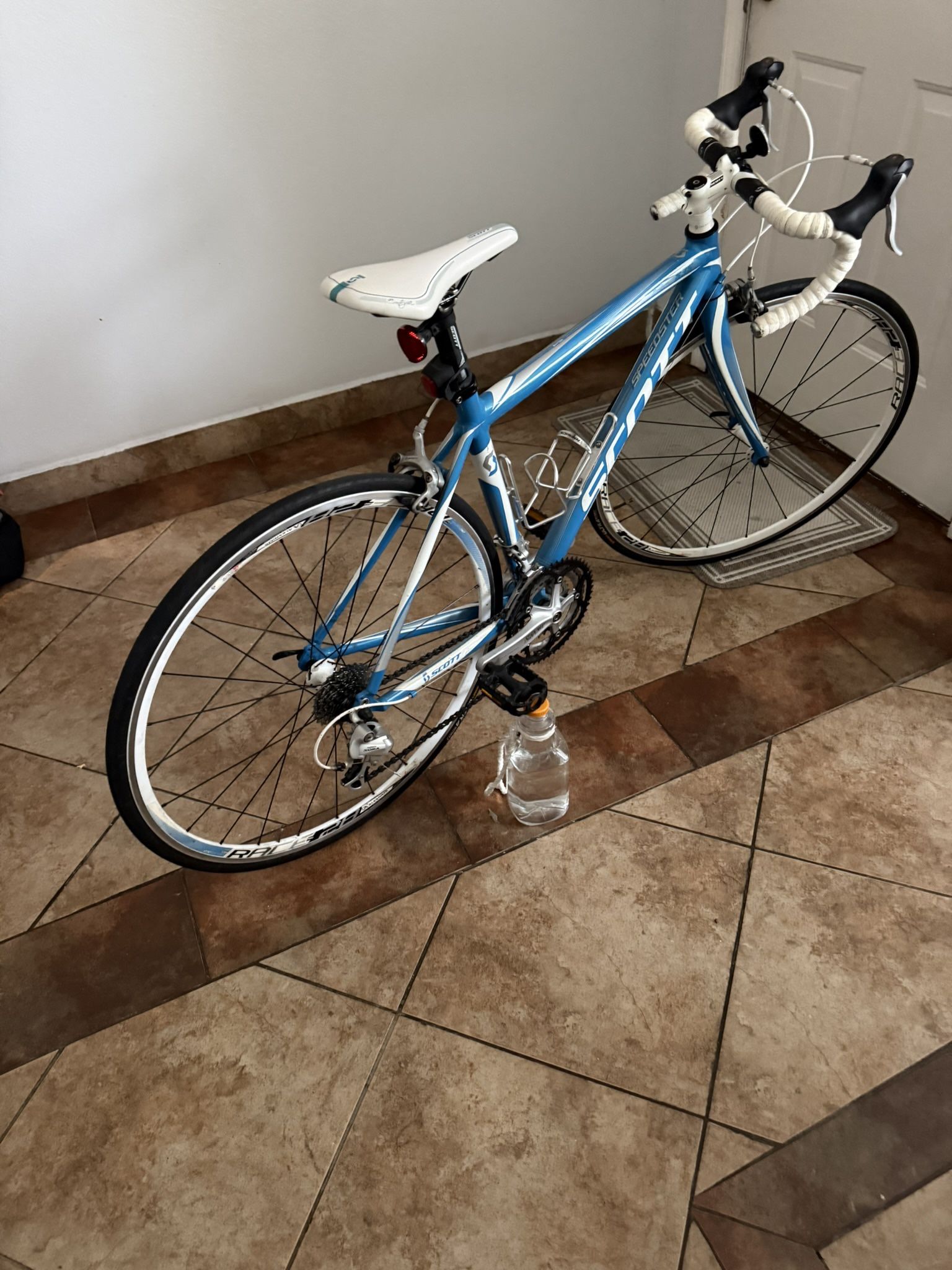 SCOTT SPEEDSTER ROAD BIKE SIZE MEDIUM, 52 CM, CARBON FORK