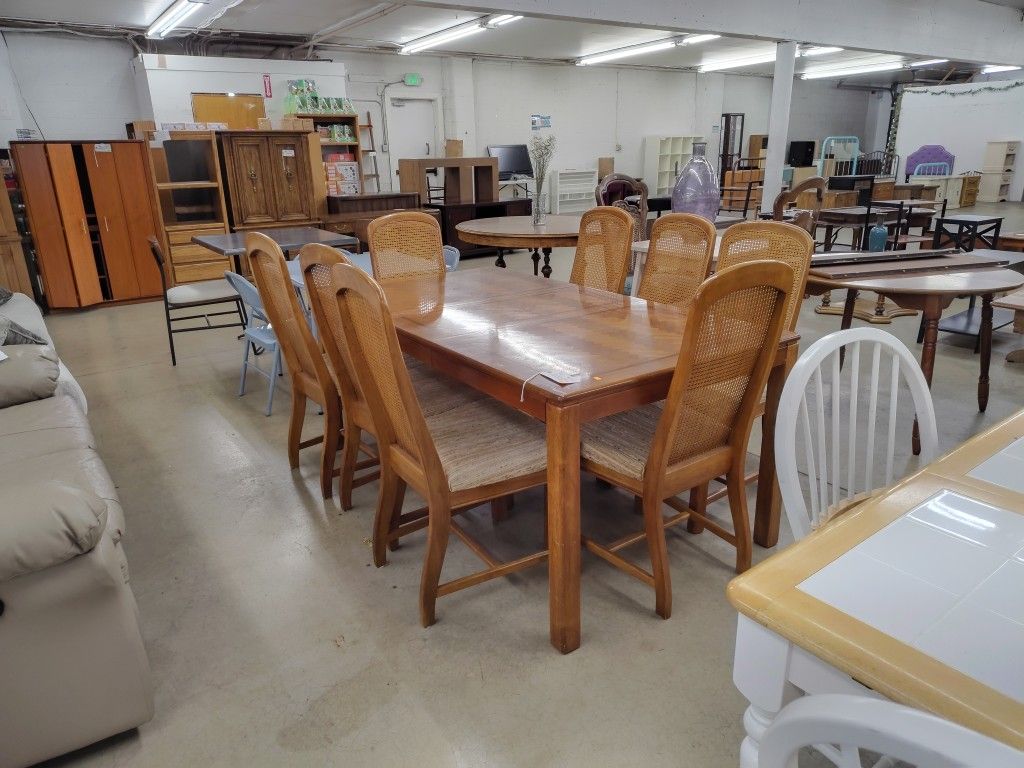 Table W/ Leaf 8 Chairs