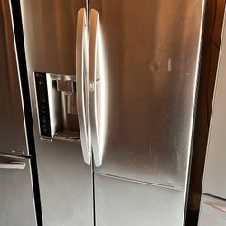 LG Side By Side Stainlees Steel Refrigerador