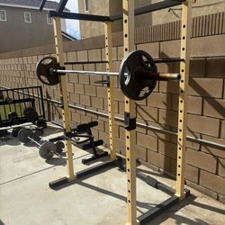 Workout equipment/weights/bench